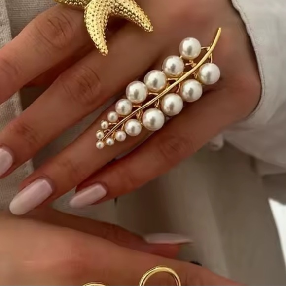 Zara Jewelry - Zara new!!!
model adjustable casual leaf 
Gold and Pearl Women's Ring